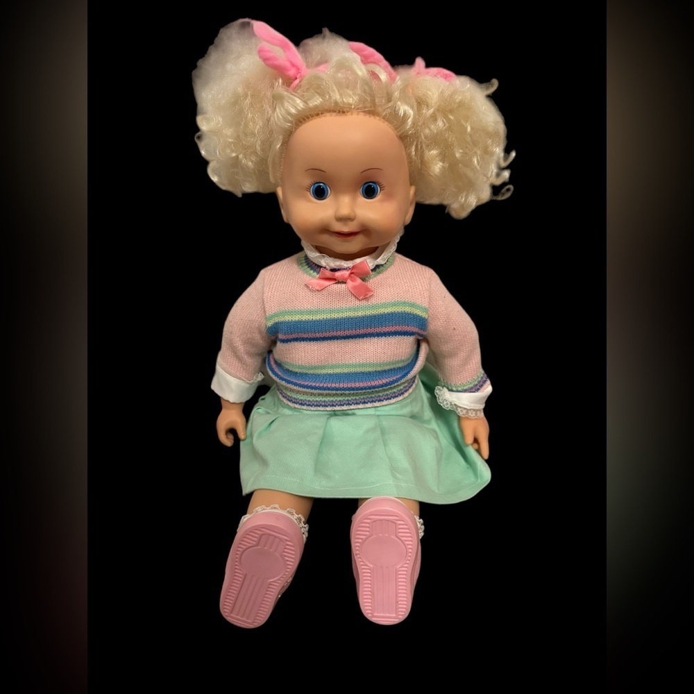 Vintage 1986 Playmate Cricket Doll with one tape WORKS, READ